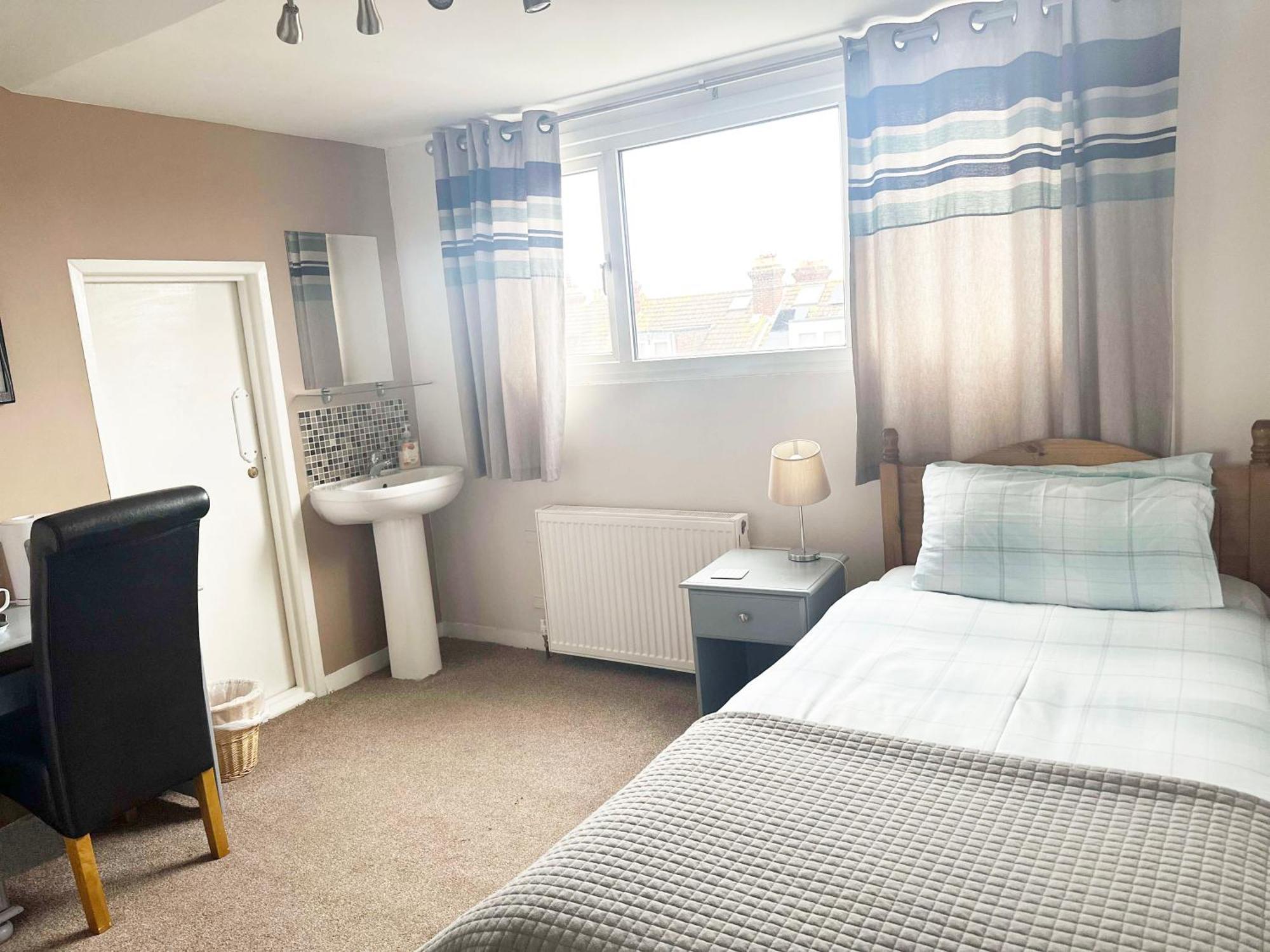 Esk Vale Guest House Портсмът Екстериор снимка